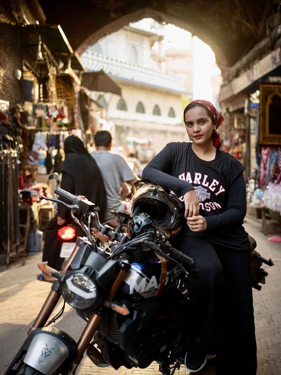 Motorcycle-girl-imagee